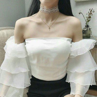 可爱宝贝照顾弟弟